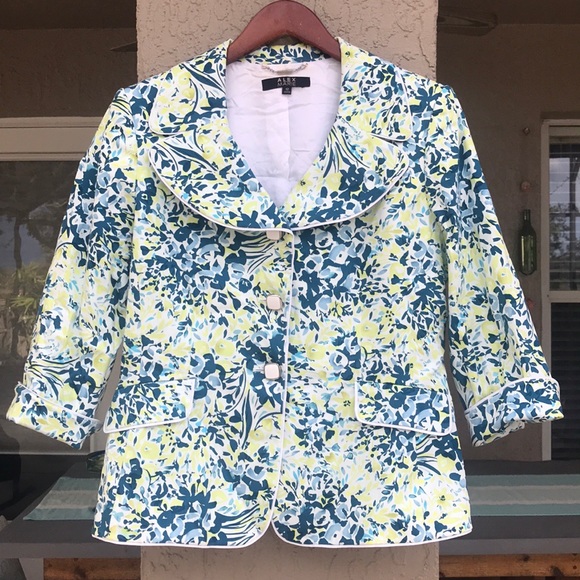 Alex Marie Jackets & Blazers - Alex Marie Floral, 3/4 length sleeve Blazer EUC
